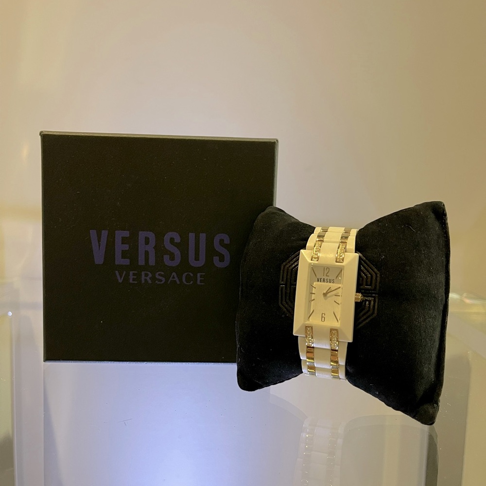 ✨ VERSACE Versus ✨ white and gold watch. Like new.